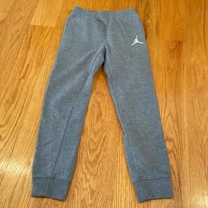 Boys’ Jordan sweatpants